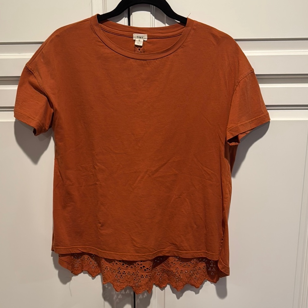 EUC Tiny Brand Lace Hem Women's Top